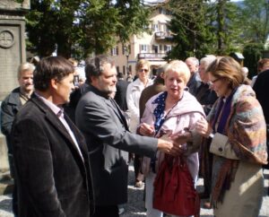 zleva: M. Kutlák, M. Čunát, uprostřed paní Langová (manželka J. Langa, prezidenta Europassion)